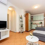 Lägenhet Malerisches Nur 50 Meter Zum Mit Privatem Balkon, Wifi, Privatparkplatz Selce