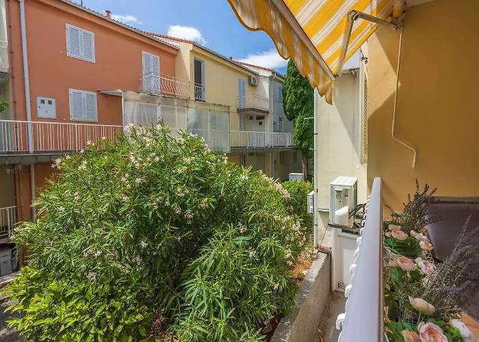 Apartamento Malerisches Nur 50 Meter Zum Mit Privatem Balkon, Wifi, Privatparkplatz