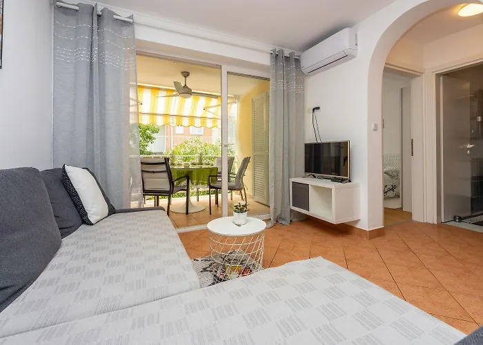 Malerisches Nur 50 Meter Zum Mit Privatem Balkon, Wifi, Privatparkplatz * Selce