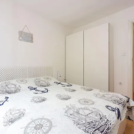 Apartmán Malerisches Nur 50 Meter Zum Mit Privatem Balkon, Wifi, Privatparkplatz *