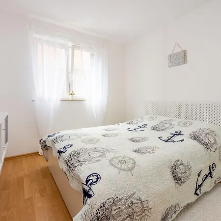 Apartmán Malerisches Nur 50 Meter Zum Mit Privatem Balkon, Wifi, Privatparkplatz *