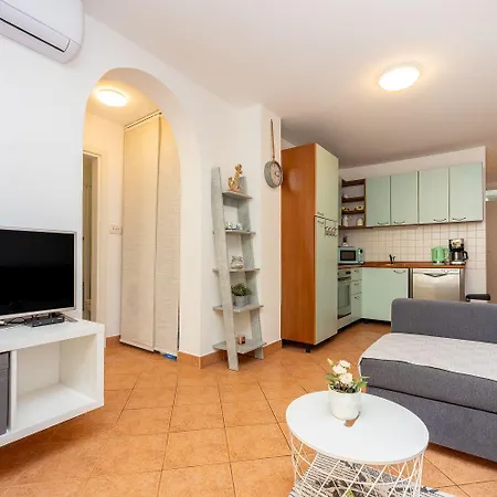 Apartmán Malerisches Nur 50 Meter Zum Mit Privatem Balkon, Wifi, Privatparkplatz Selce