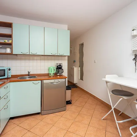 Malerisches Nur 50 Meter Zum Mit Privatem Balkon, Wifi, Privatparkplatz Selce