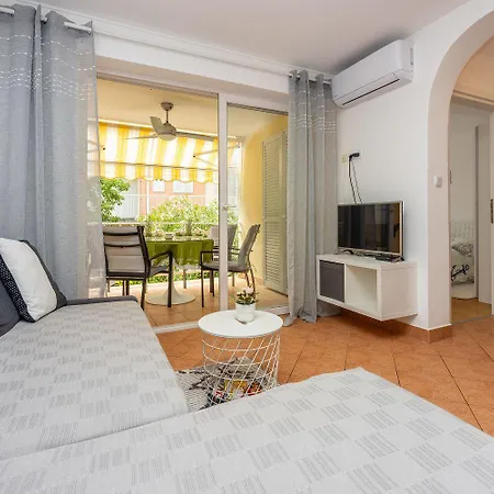 Malerisches Nur 50 Meter Zum Mit Privatem Balkon, Wifi, Privatparkplatz * Selce