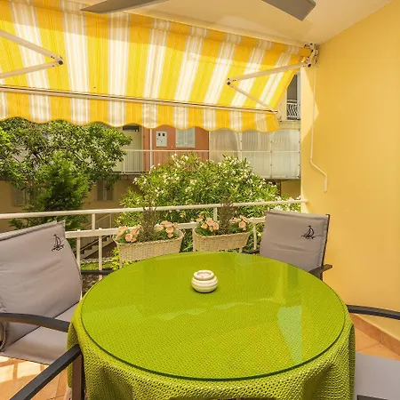 Malerisches Nur 50 Meter Zum Mit Privatem Balkon, Wifi, Privatparkplatz * Selce